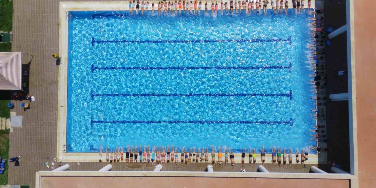 Kuyucak’ta Yüzme Bilmeyen Kalmayacak