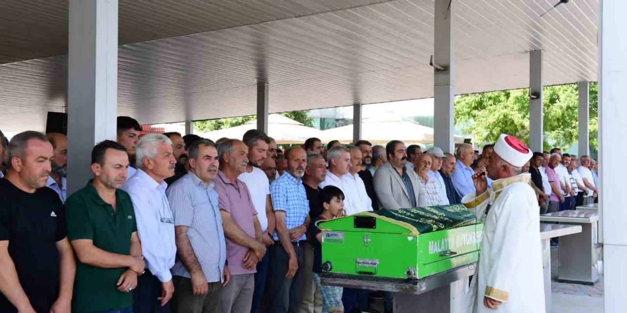 30 Yıllık Muhtar Kalbine Yenik Düştü