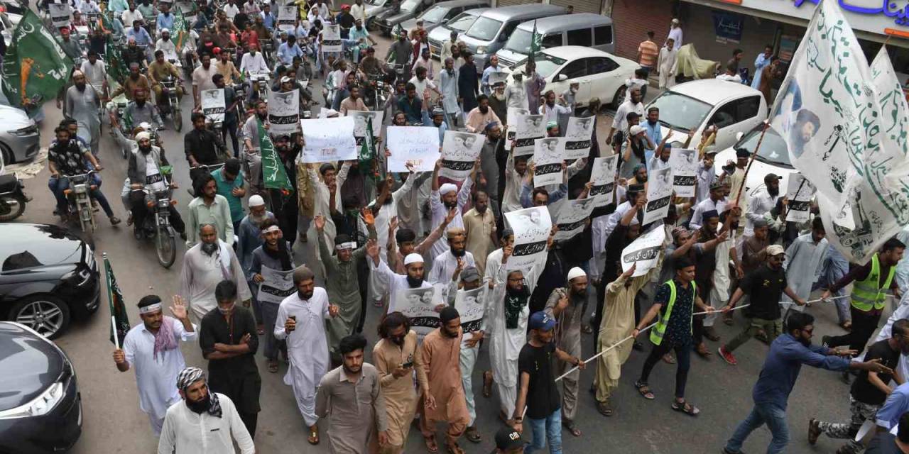 İsveç’teki Kur’an-ı Kerim’e Saldırı Pakistan’da Protesto Edildi