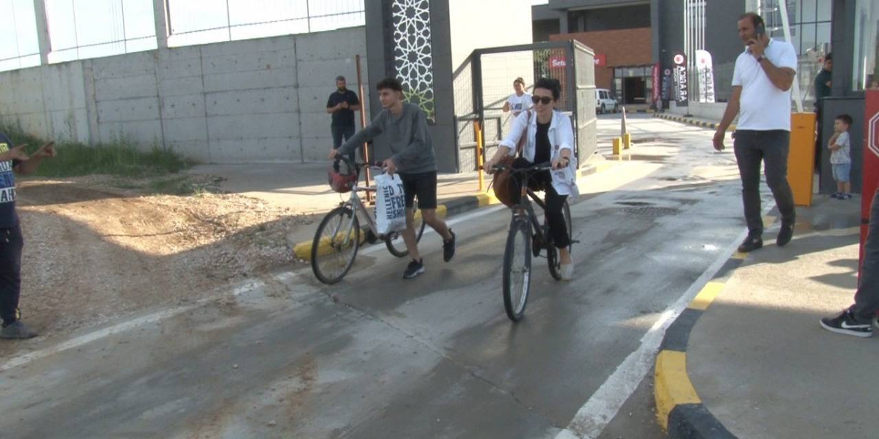 Cep Telefonu Harcına Zam Sonrası Sınır Kapılarında Yoğunluk: Bisikletle Gidip Geri Geliyorlar