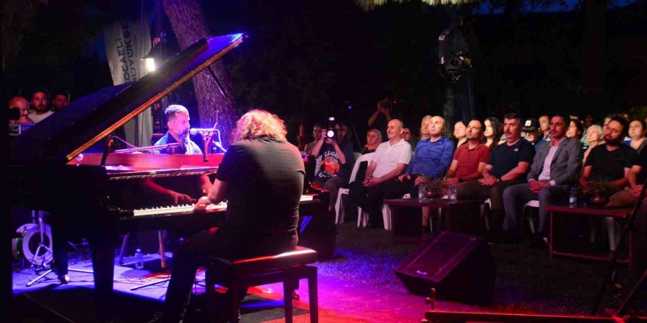 Tarihi Konağın Bahçesinde Piyano Konseri Kulakların Pasını Sildi