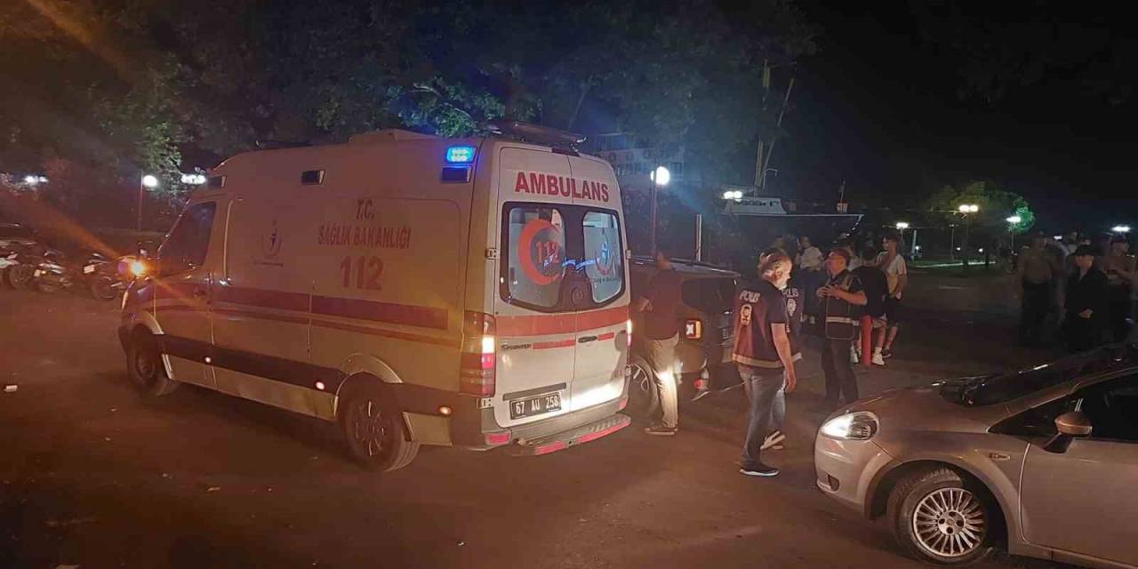 Şişe Darbesiyle Başından Yaralanan 2 Genç Hastanelik Oldu