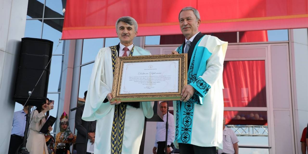 Dpü’den Hulusi Akar’a Fahri Doktora Unvanı