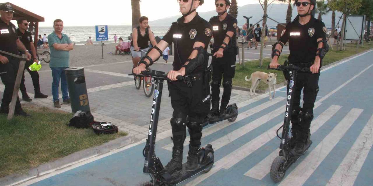 Polisler Sahillerde Scooterla Devriye Geziyor