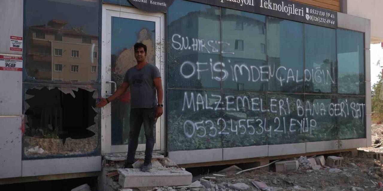 İş Yerini Soyan Hırsıza Sayın Diye Seslendi Malzemelerini Geri İstedi