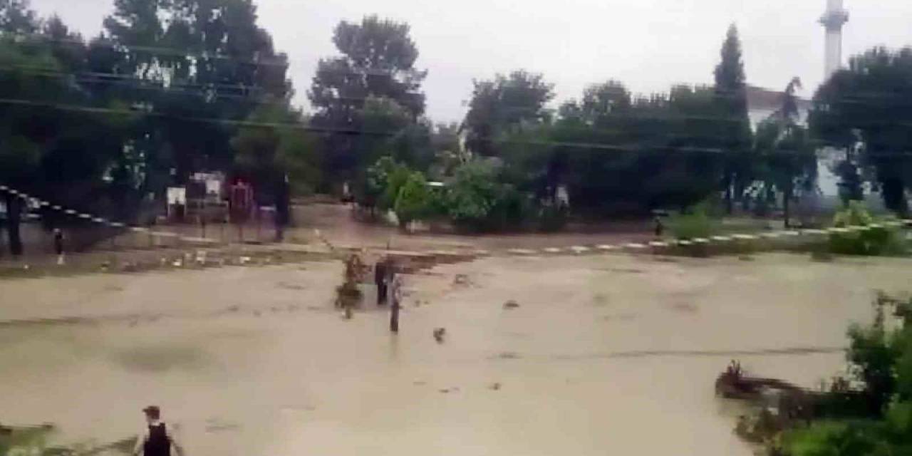 Sakarya’da Sağanak Başladı, Bazı Bölgeleri Su Bastı