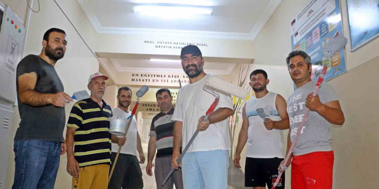 Dersimiz Öğretmenlik, Konu Fedakarlık