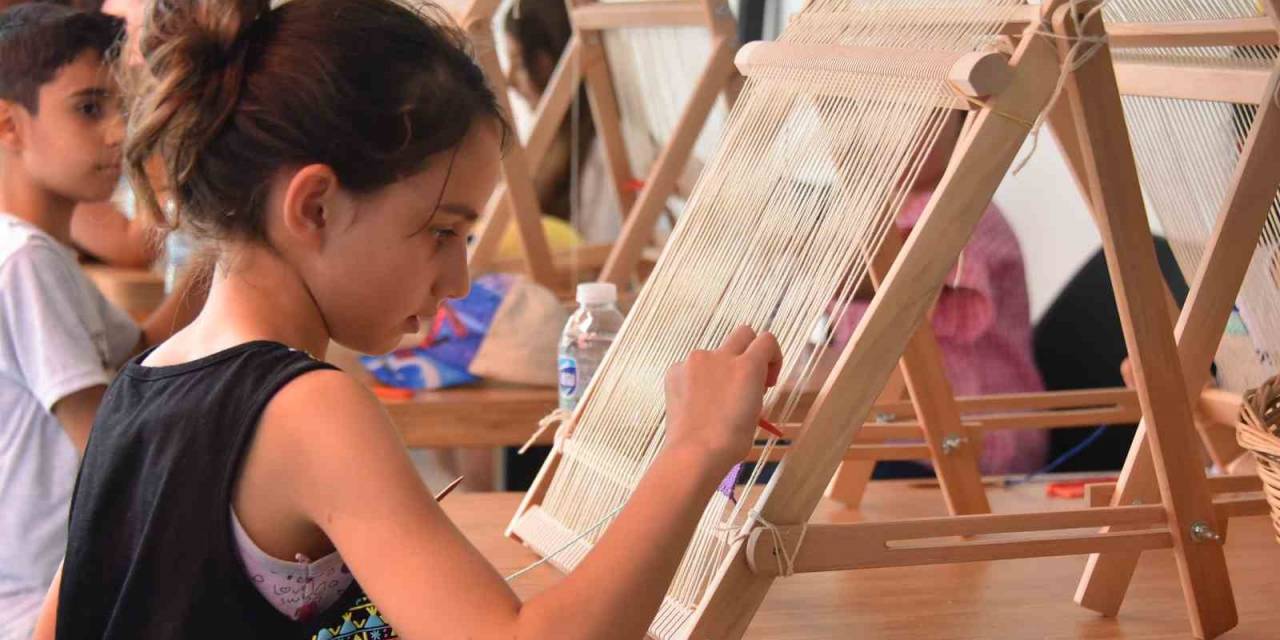 Minik Eller İlk Dokumalarını Yaptı