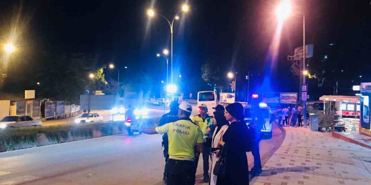 Yaya Geçidinden Yolun Karşısına Geçmeye Çalışırken Otomobil Çarptı