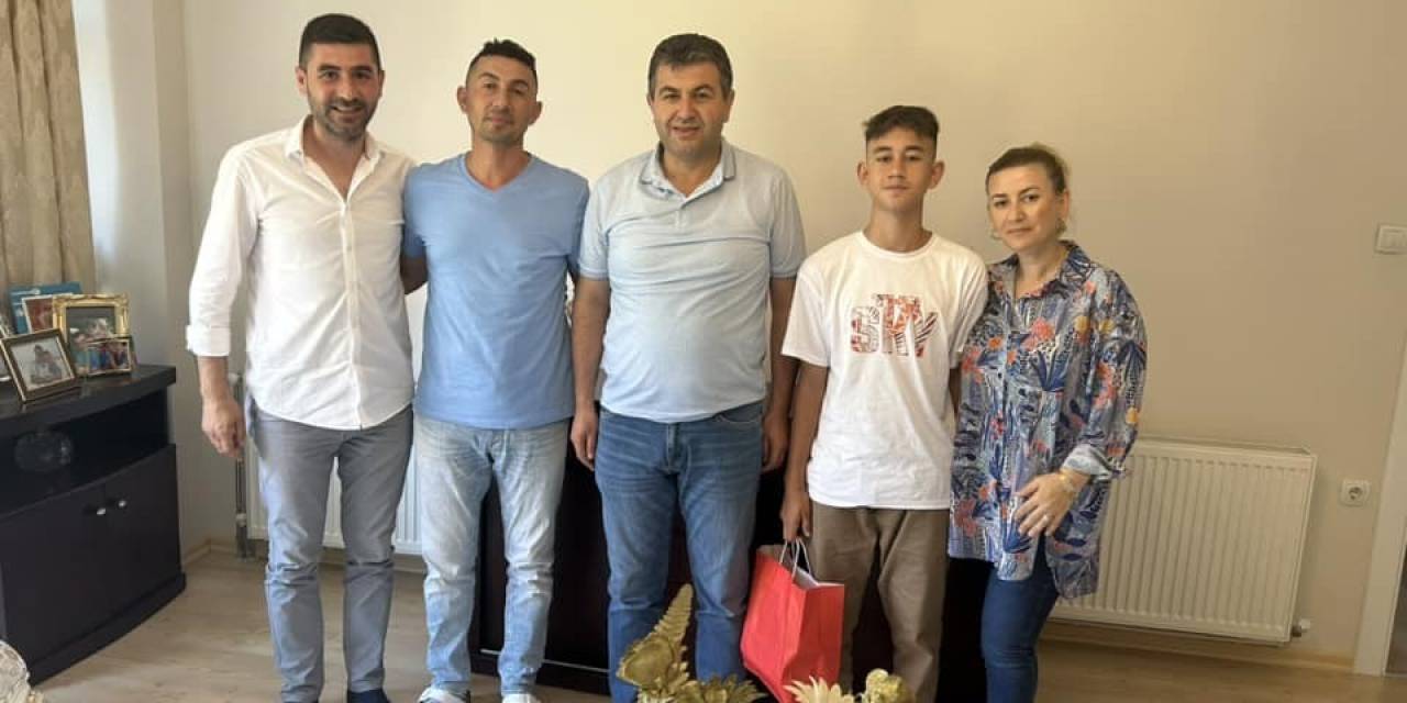 Başarılı Öğrencilere Hediye