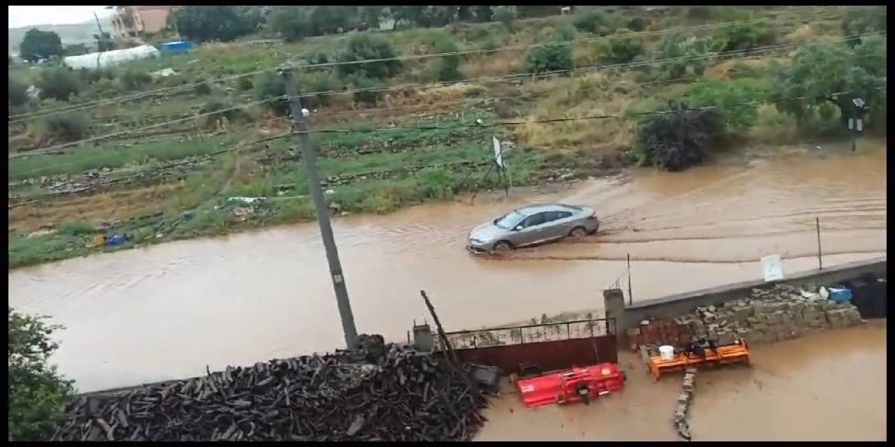 Bursa’da Şiddetli Yağış Dereleri Taşırdı