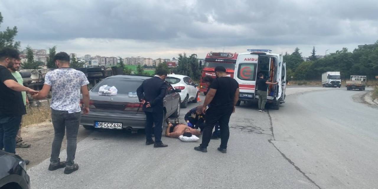 Seyir Halindeki Kamyon Devrildi: Sürücü Yaralandı