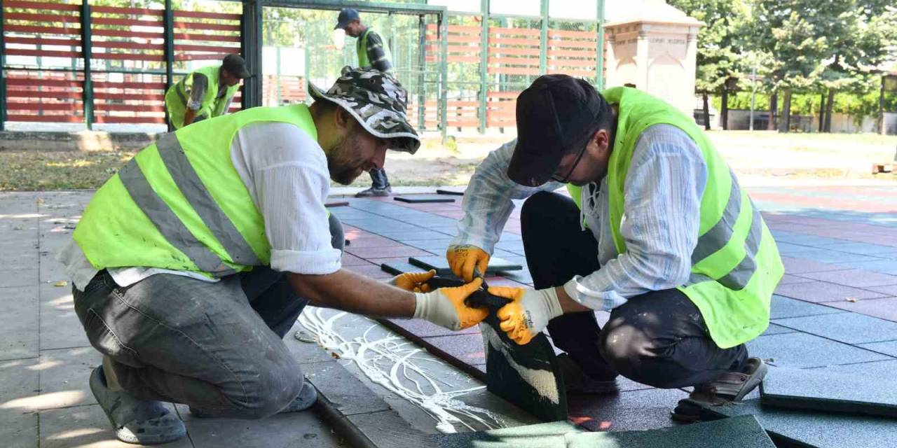 Esenyurt Genelindeki Parklar Yenileniyor