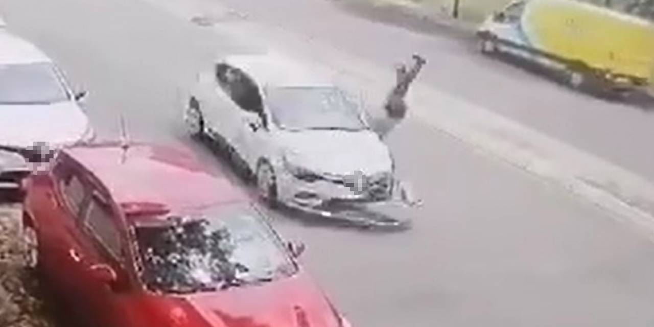 Otomobilin Yayaya Çarptığı Feci Kaza Anı Kameraya Yansıdı