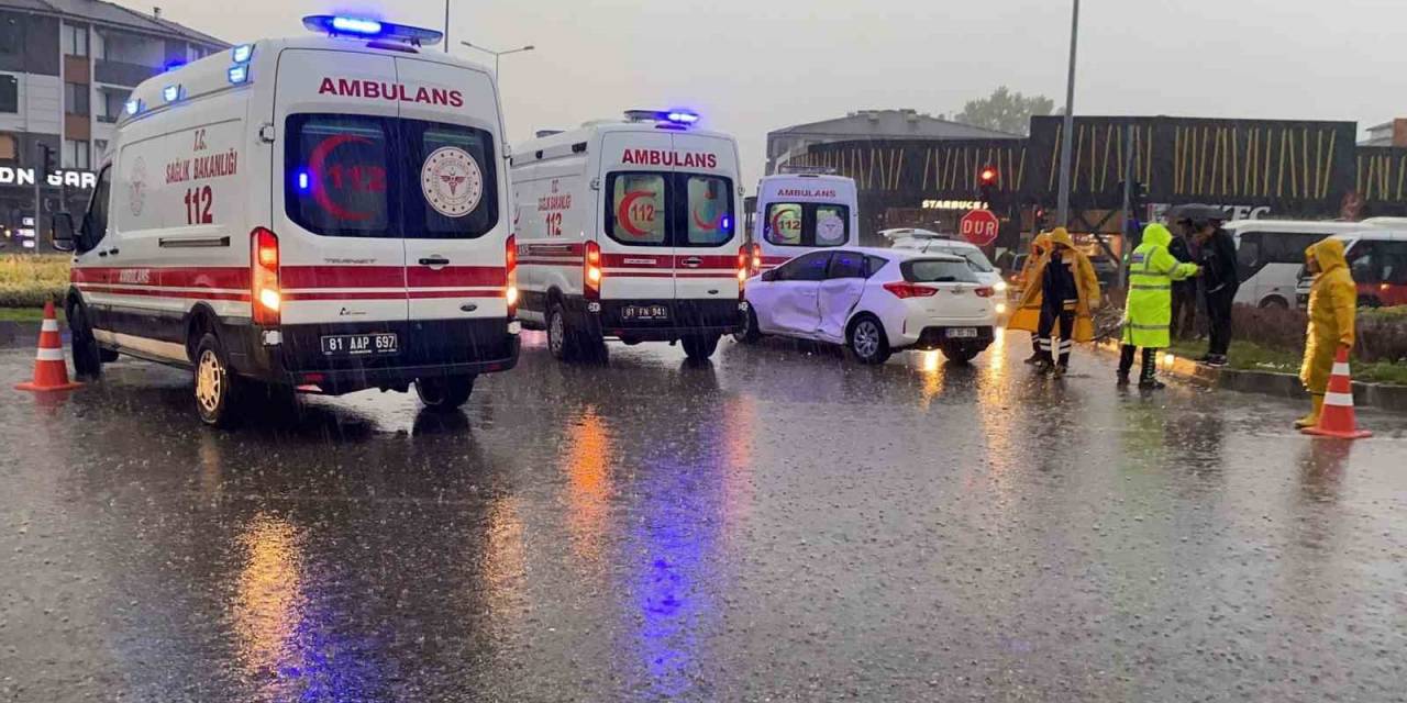 Sağanak Kazaya Neden Oldu: 3 Yaralı