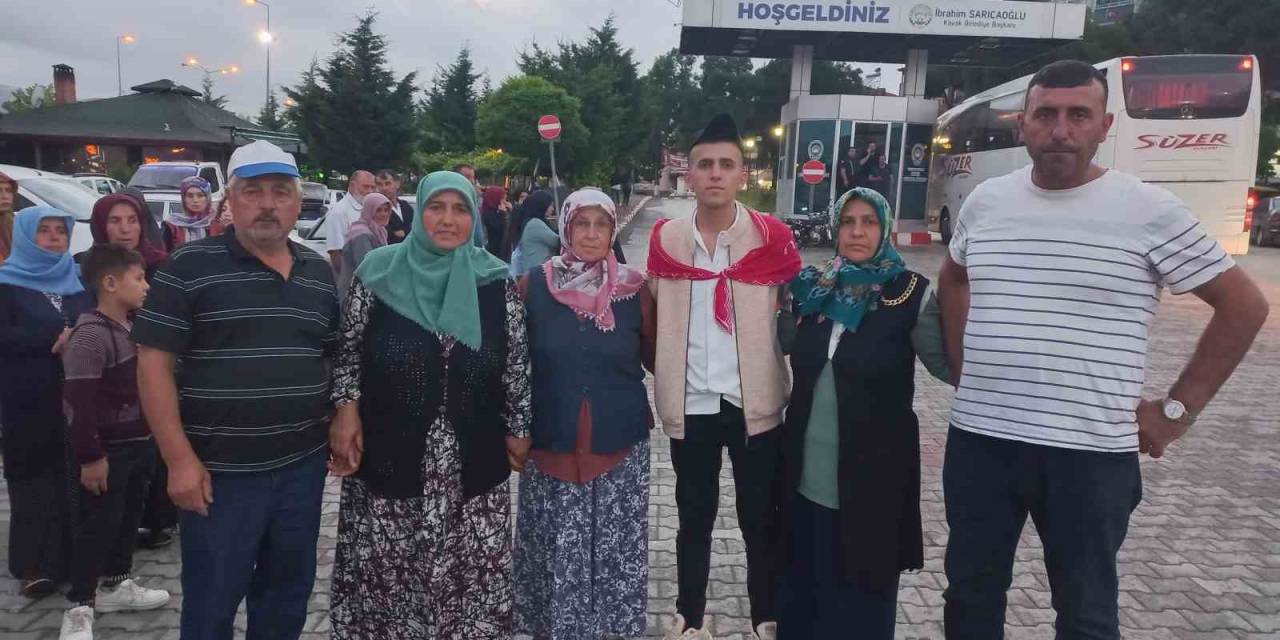 Güle Oynaya Askere Gittiler