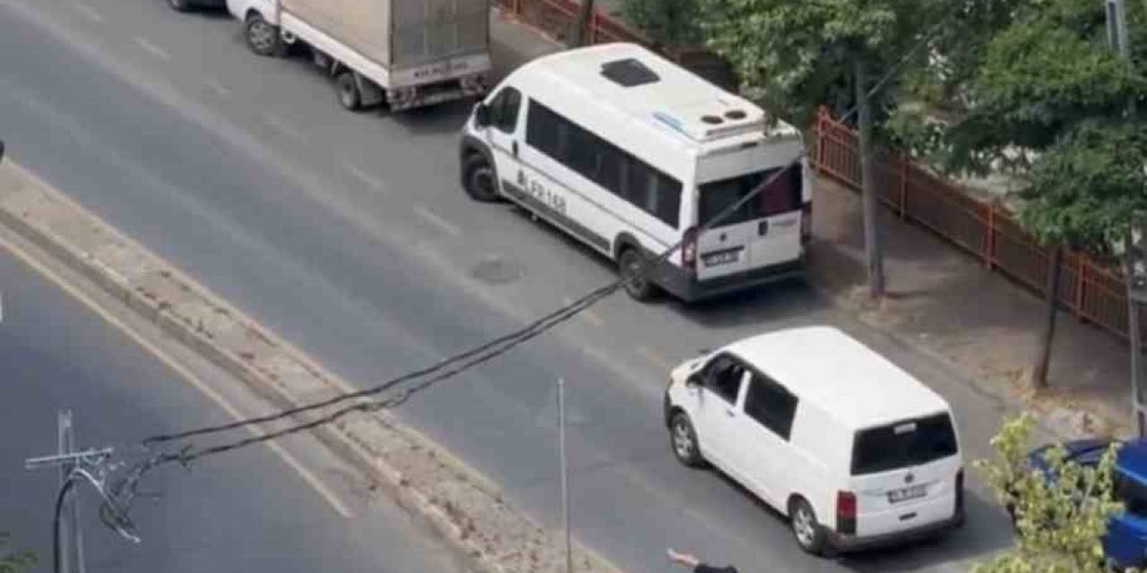 İstanbul’da Trafikte Tekme Ve Yumruklu Kavgalar Kamerada