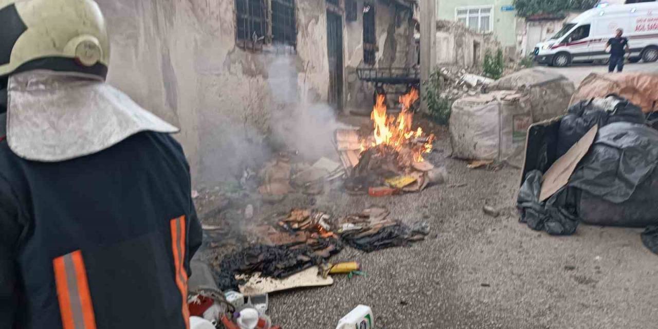 Tek Katlı Ev, Yangında Kullanılmaz Hale Geldi
