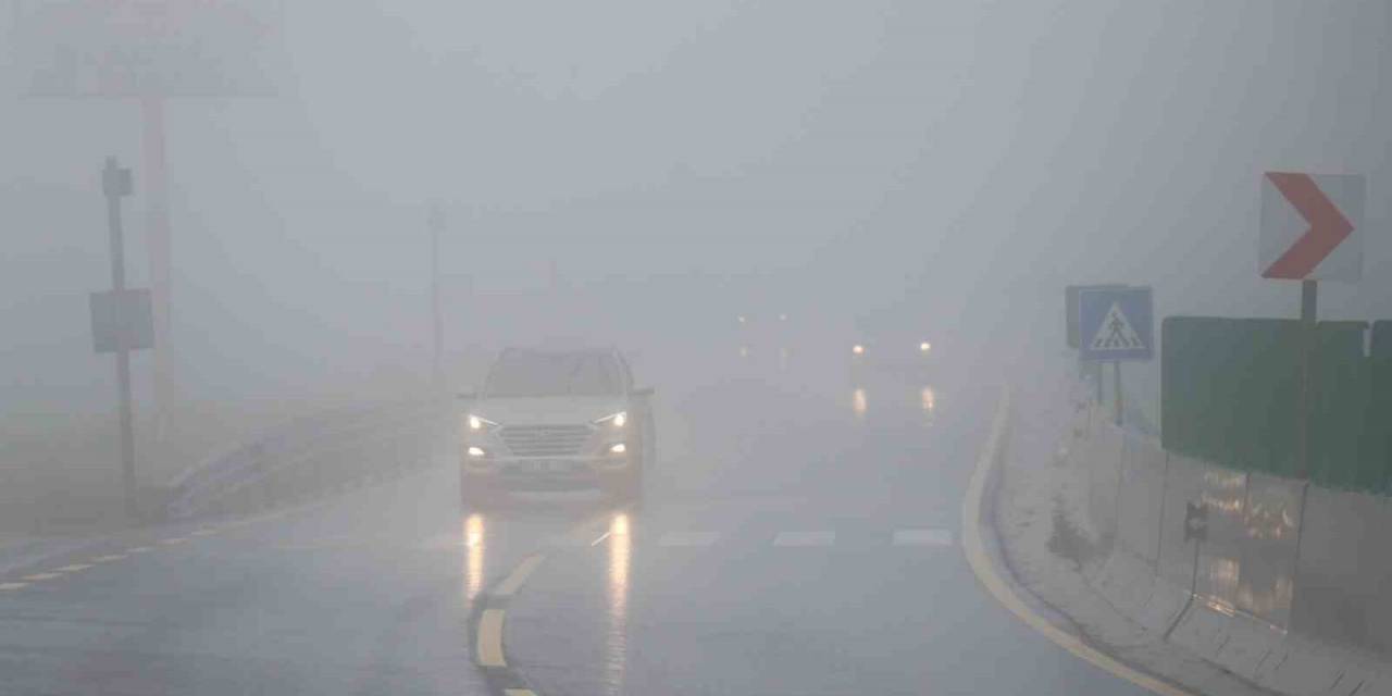 Bolu Dağı’nda Sis Ve Sağanak Yağış Etkili Oluyor