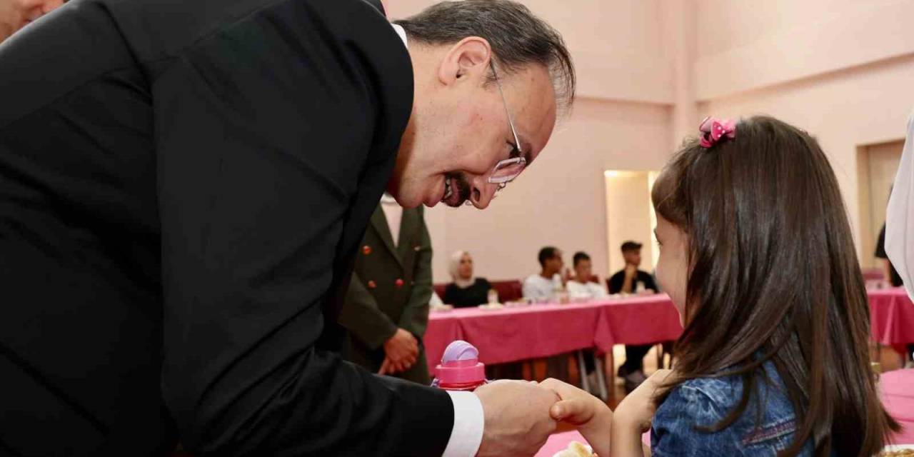 Vali Kızılkaya Huzurevi Sakinleri Ve Çocuk Evleri Sitesi’nde Kalan Çocuklarla Bir Araya Geldi