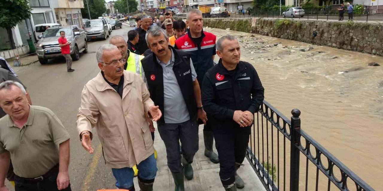Afad Başkanı Sezer: “yağışlar Sonrası Karadeniz’de Bine Yakın Toprak Kayması Ve Heyelan Oldu”