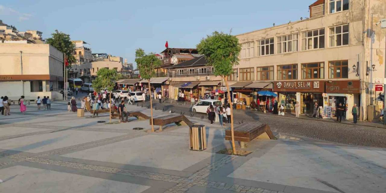 Mardin, Sıcak Havaya Rağmen Turistlerin Rotasında