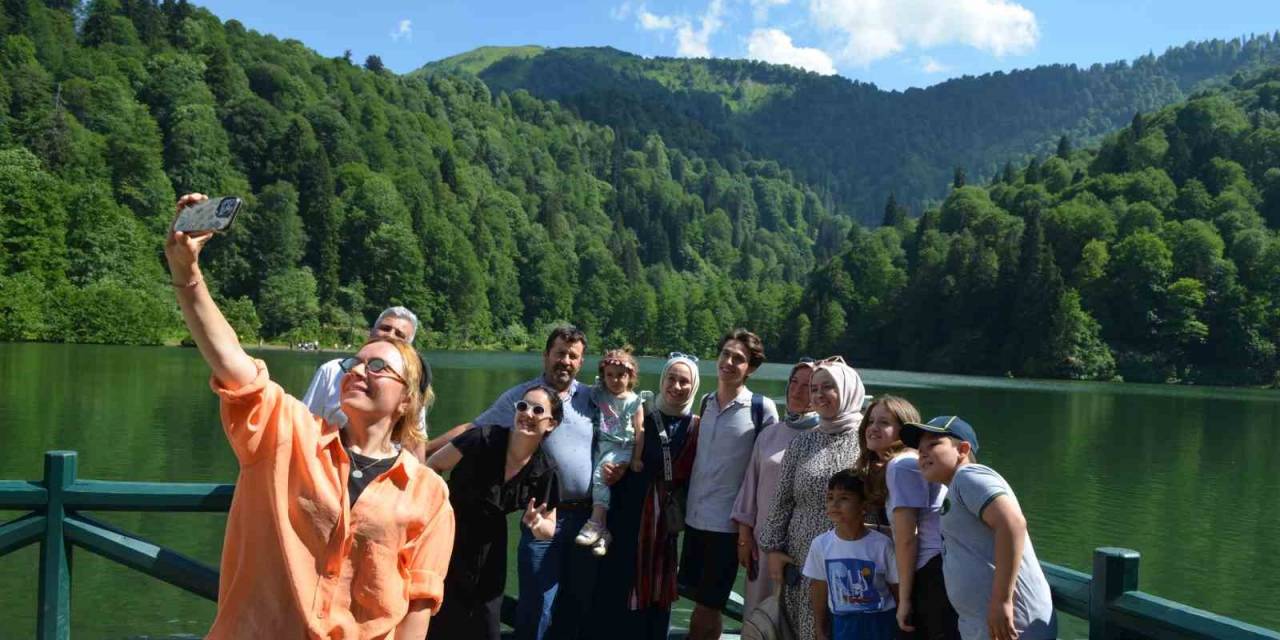 Türkiye’nin Saklı Cenneti Borçka Karagöl Ziyaretçilerini Ağırlıyor