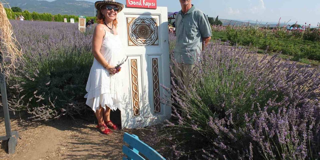 Burhaniye’de Emekli Teknikerden Lavanta Bahçesine Gönül Kapısı