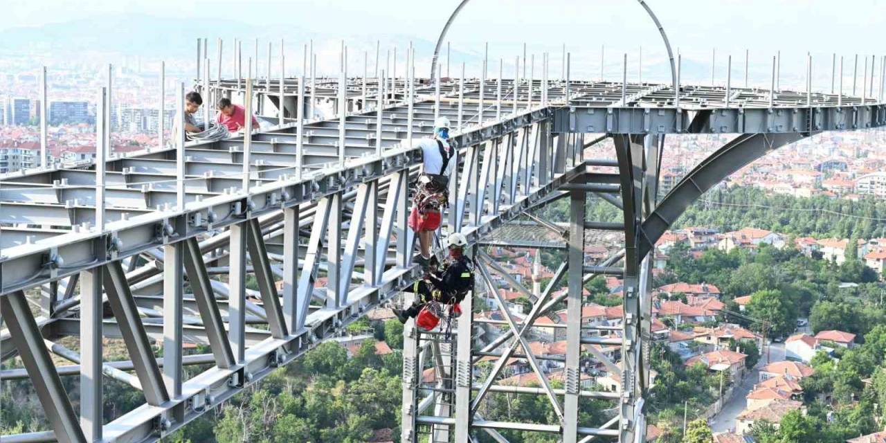 Isparta Belediyesi Türkiye’nin Sayılı Ve Büyük Cam Teraslarından Birini İnşa Ediyor