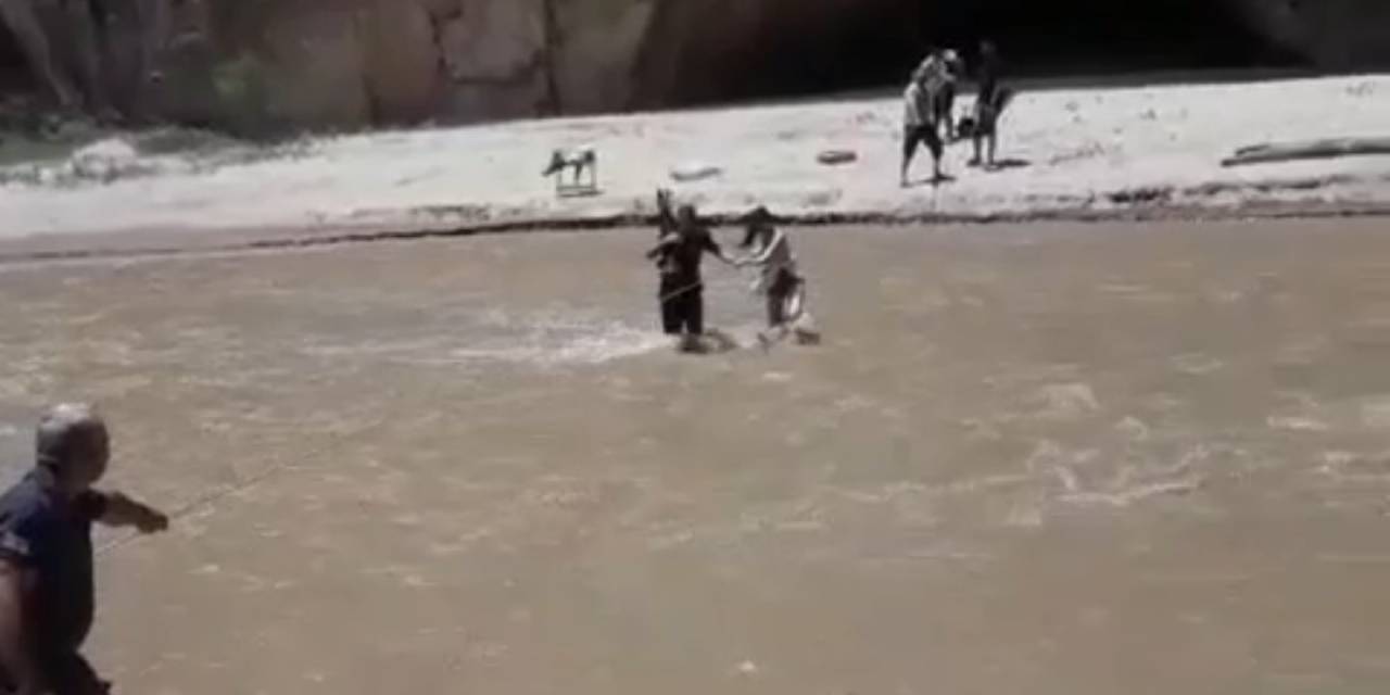 Kanyonda Suyun Yükselmesiyle Mahsur Kalanları İtfaiye Kurtardı