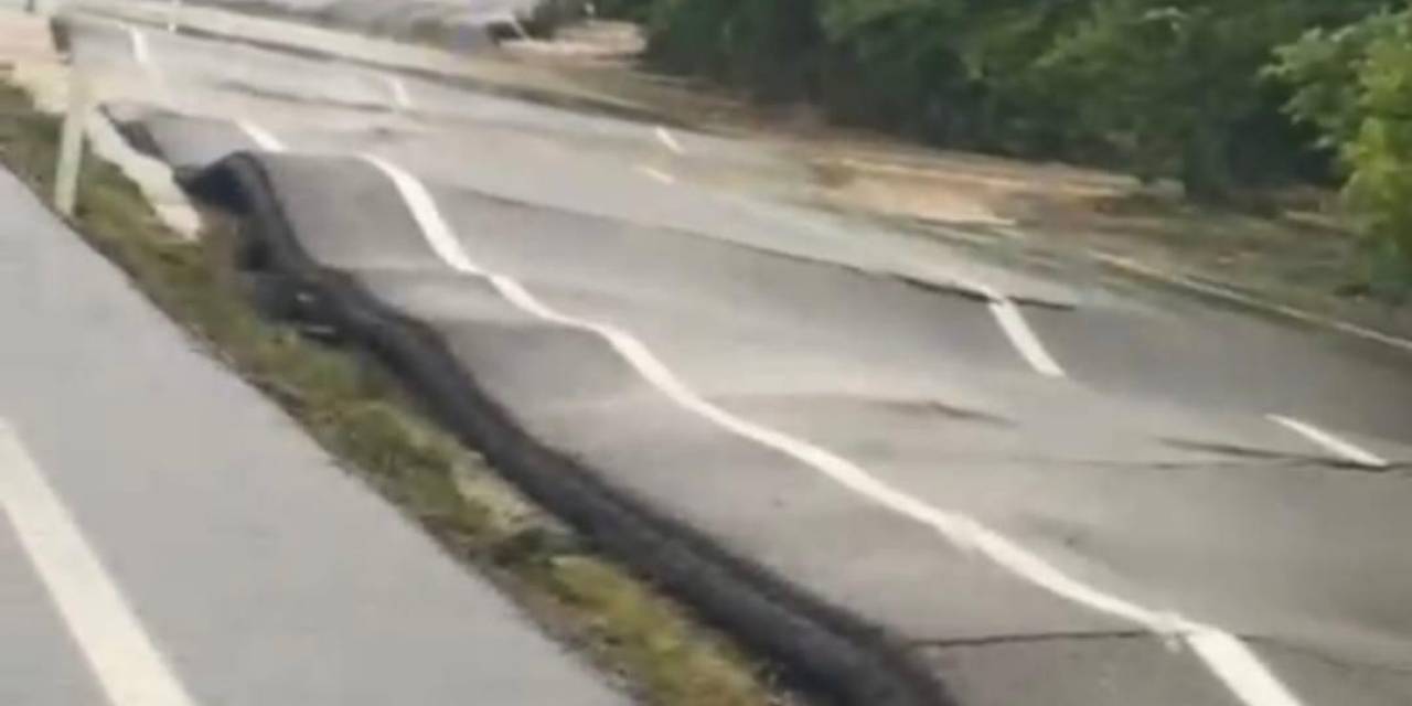 Sel Yolda Adeta Deprem Etkisi Yaptı