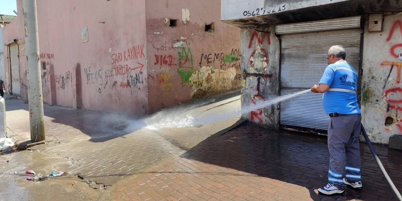 Eyyübiye’de Sokak Yıkama Rutine Dönüyor