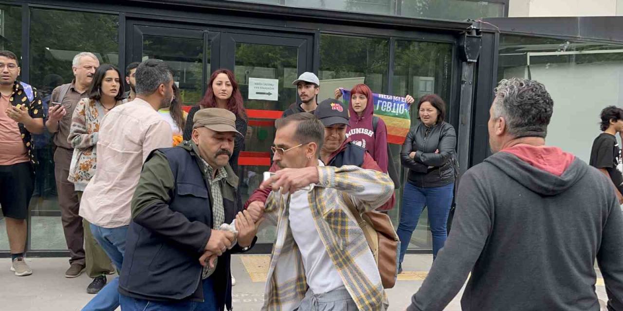 Valiliğin Yasağını Hiçe Sayan Lgbt Topluluğuna Polis Müdahale Etti: 10’u Kadın 18 Gözaltı