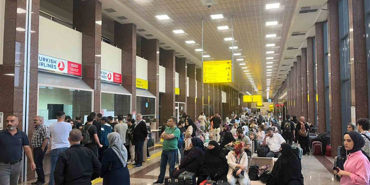 Muş Seferini Yapan Uçak Kalkmadı, Yüzlerce Yolcu Mağdur Oldu