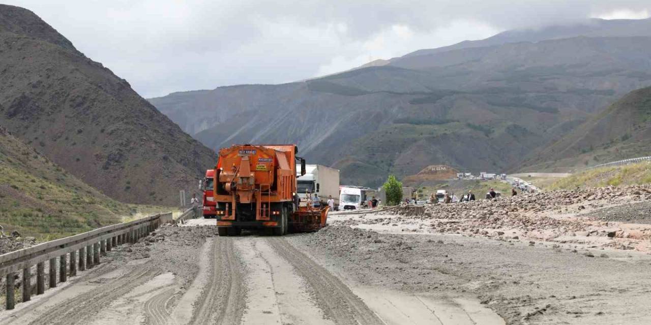 Erzincan - Sivas Kara Yolu Ulaşıma Açıldı