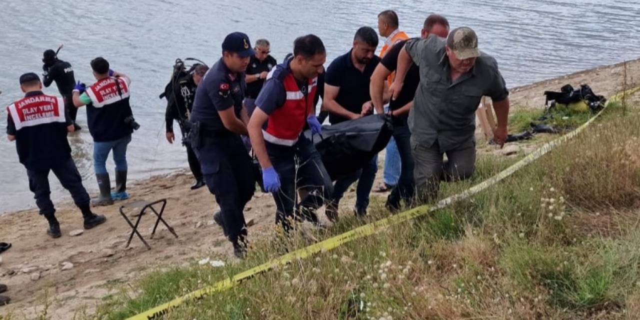 Oltasını Kurtarmak İçin Girdiği Gölette Boğuldu