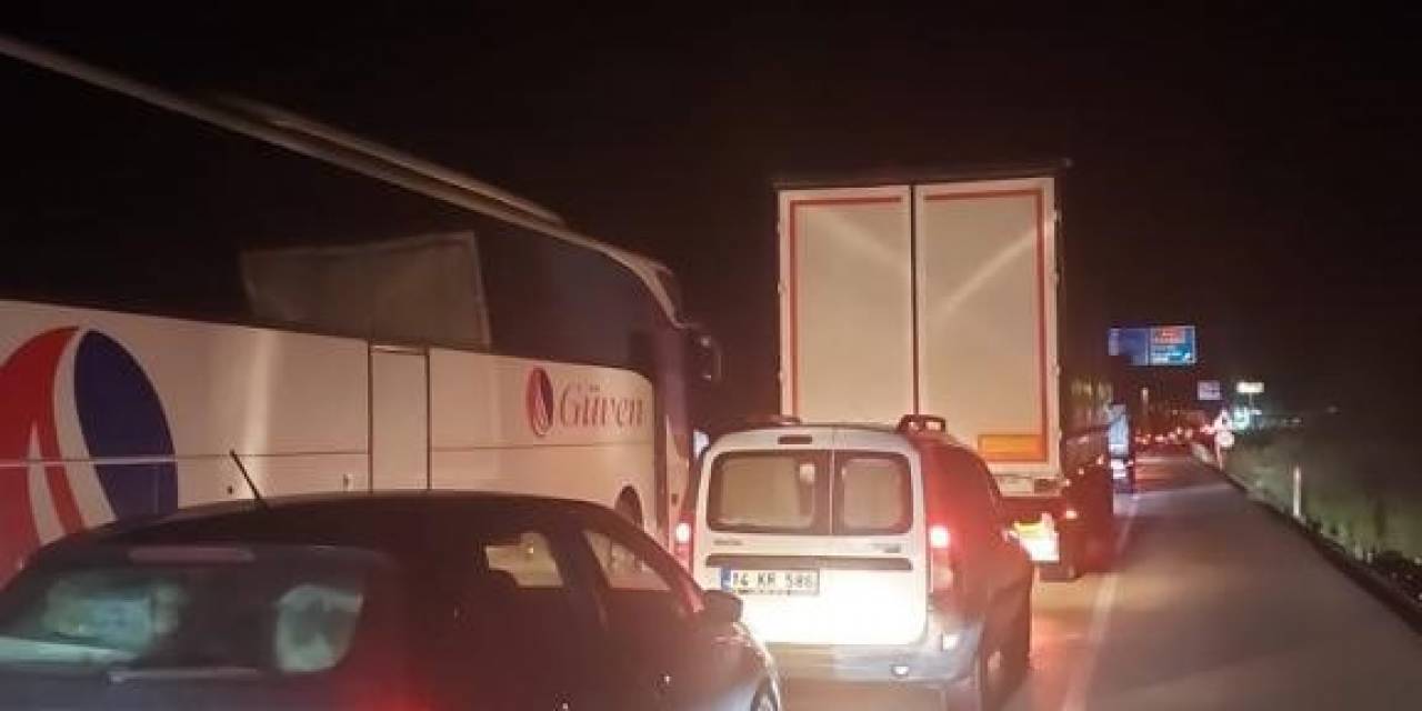 Tem Otoyolu’ndaki Heyelan Sebebiyle Ankara-istanbul Yolu Trafiğe Kapandı