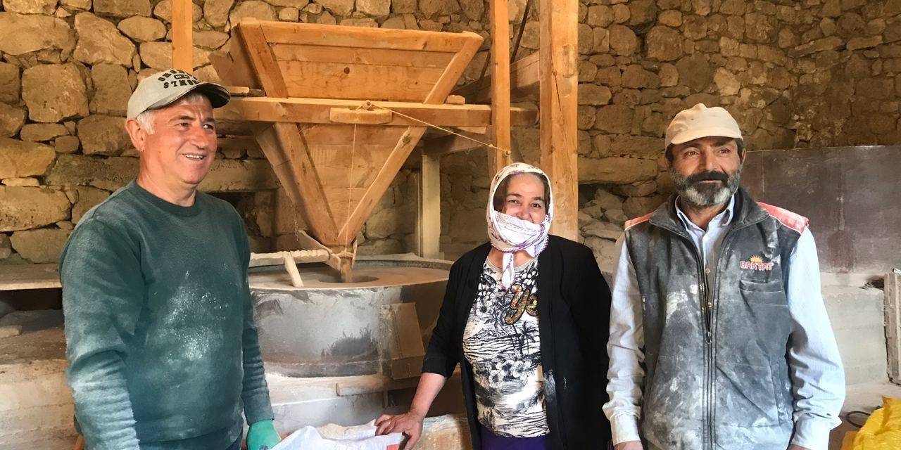 Asırlık Değirmenin Taşları Beş Kuşaktır Dönüyor