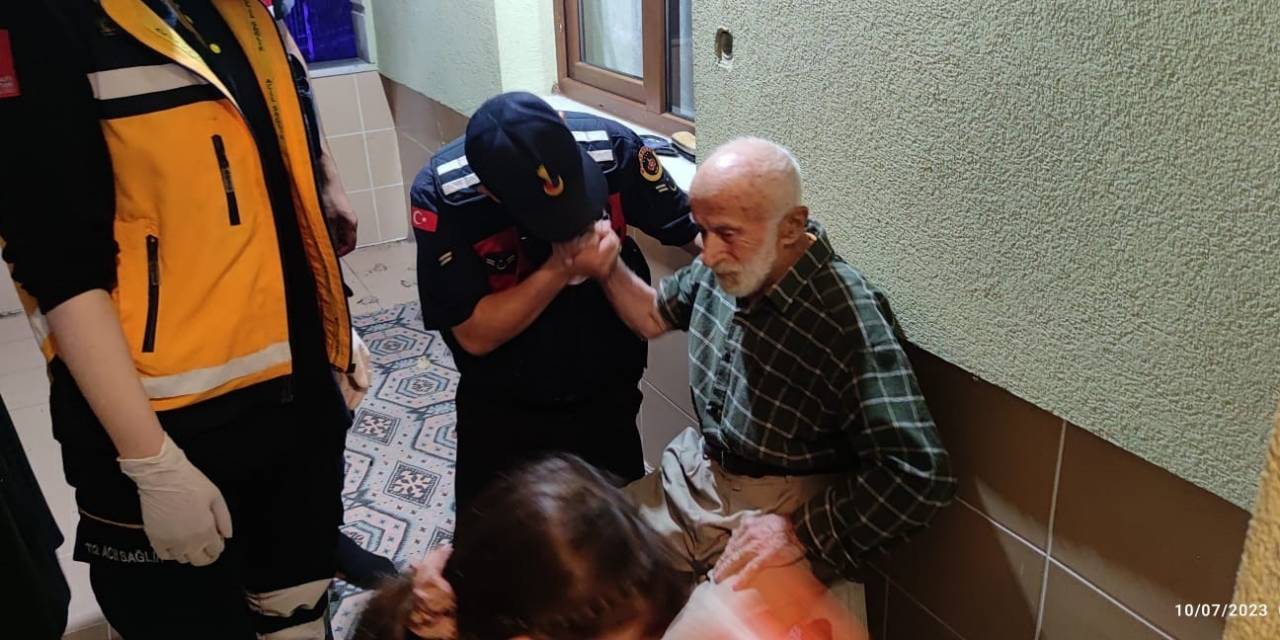 Türkeli’de Mantar Toplamak İçin Gittiği Ormanda Kaybolan Yaşlı Adam Bulundu
