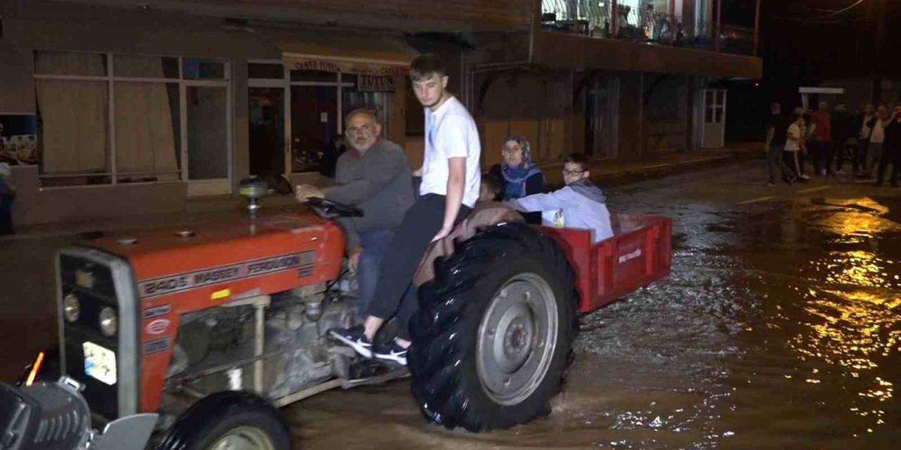 Dere Yaklaşık 5 Metre Yükseldi, Mahalleyi Su Bastı