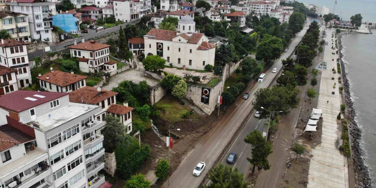 Ordu’da Sel Ve Heyelan Nedeniyle Kapanan Sahil Yolu Ulaşıma Açıldı