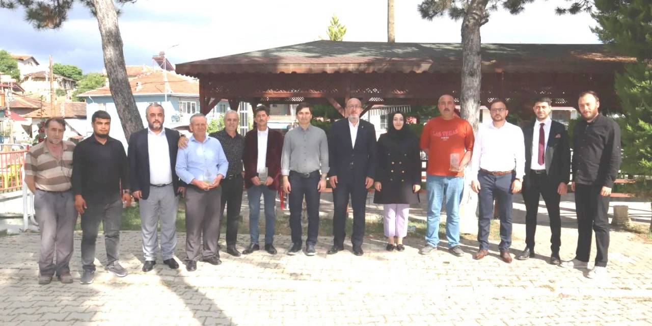 Başkan Önsay’dan Hatay Koordinasyon Deposunda Görev Yapan Aşçılara Plaket