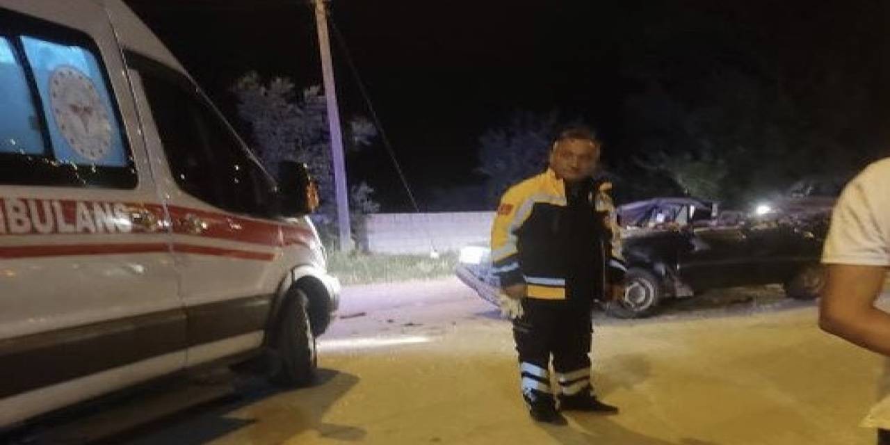 Biçerdöverle Çarpışan Otomobilin Sürücüsü Hayatını Kaybetti