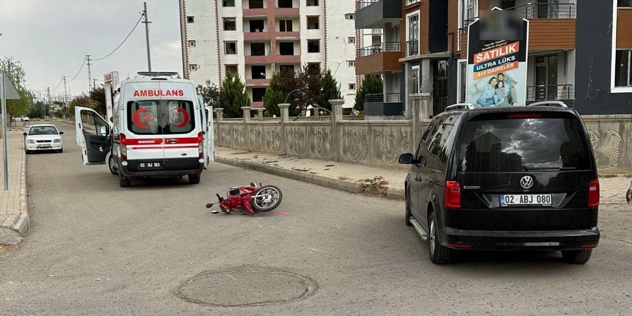 Otomobil İle Motosiklet Çarpıştı: 1 Yaralı