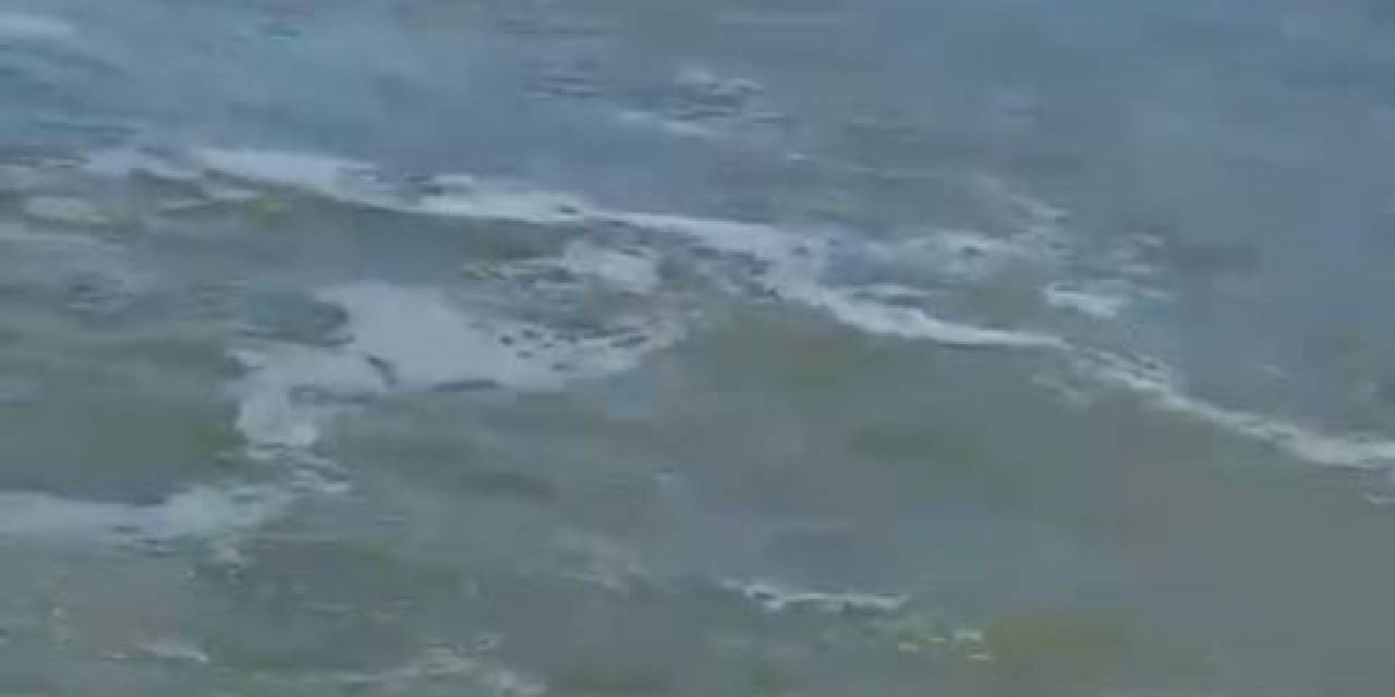 Arnavutköy’de Yasağa Rağmen Bazı Vatandaşlar Denize Girdi
