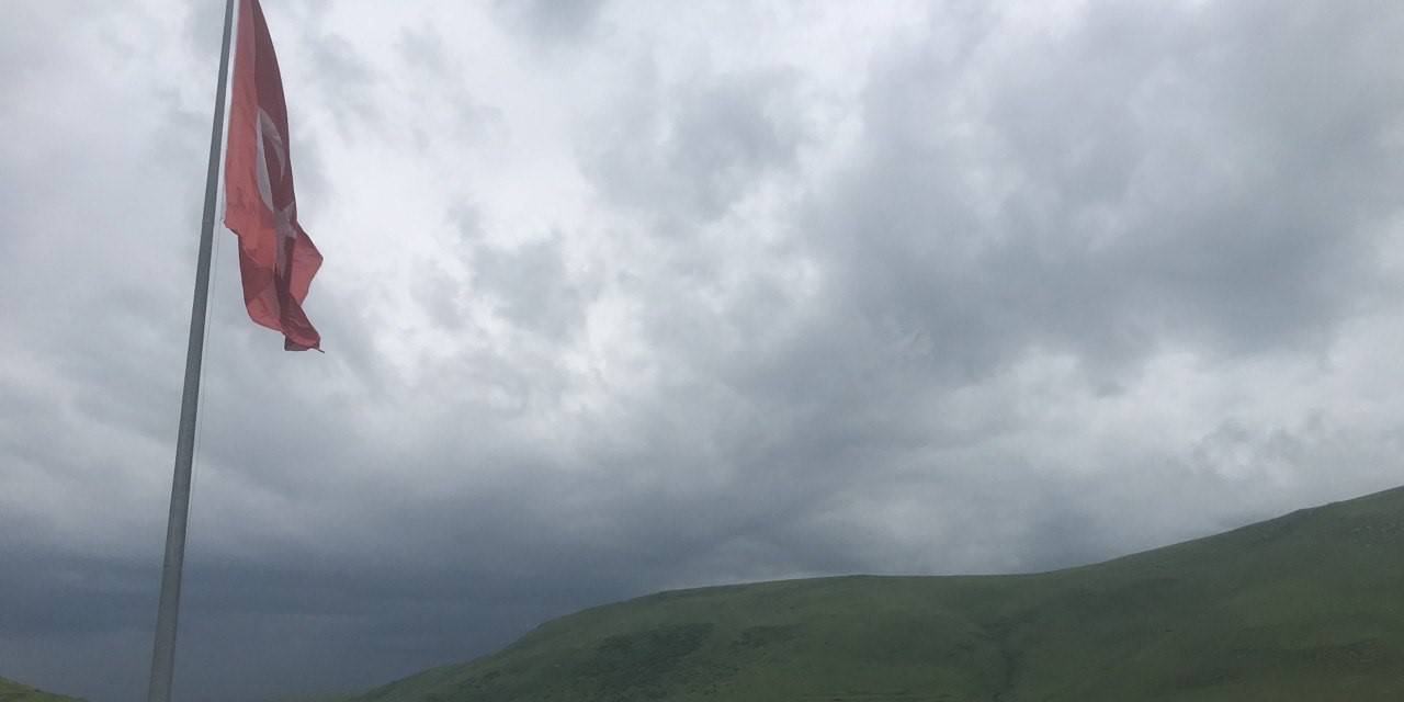 Festivalde Ata’nın Silüetine Bulut Engeli