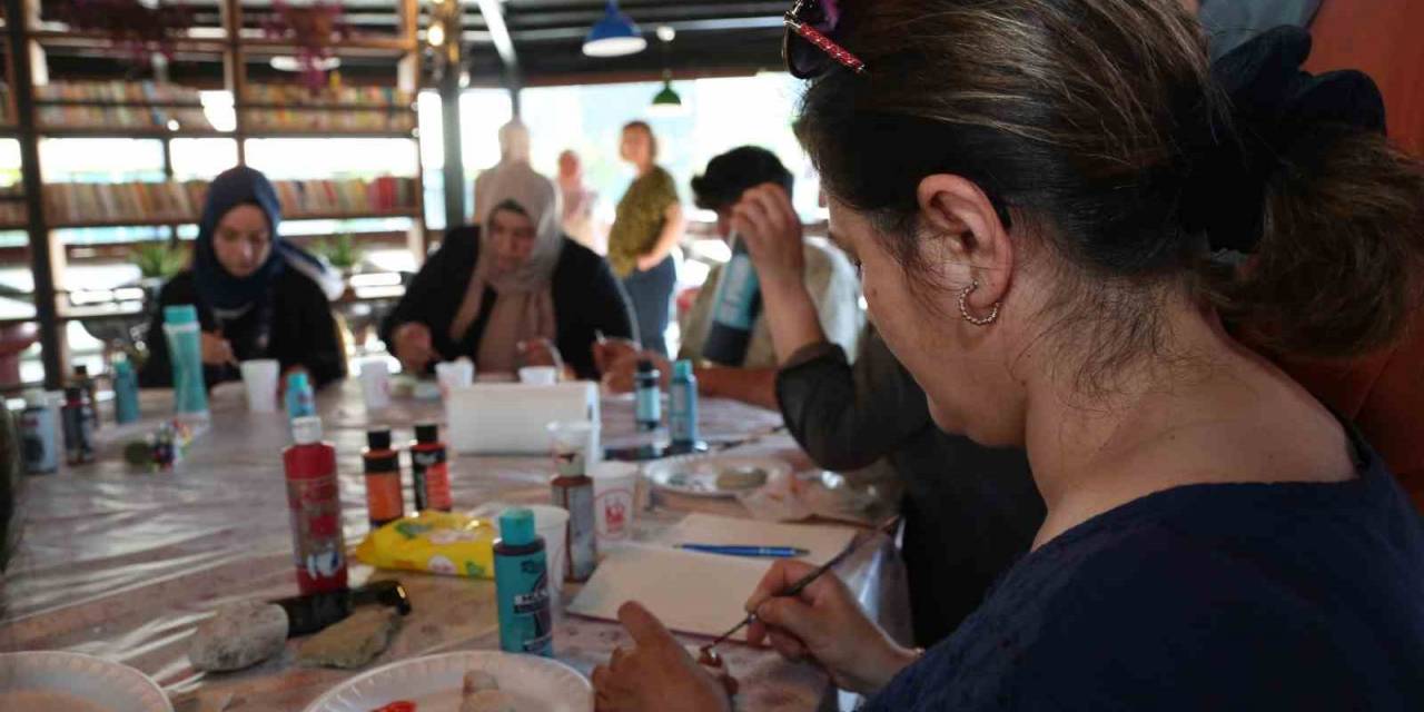 Keçiörenli Kadınlar Taş Boya Eğitimini Tamamladı