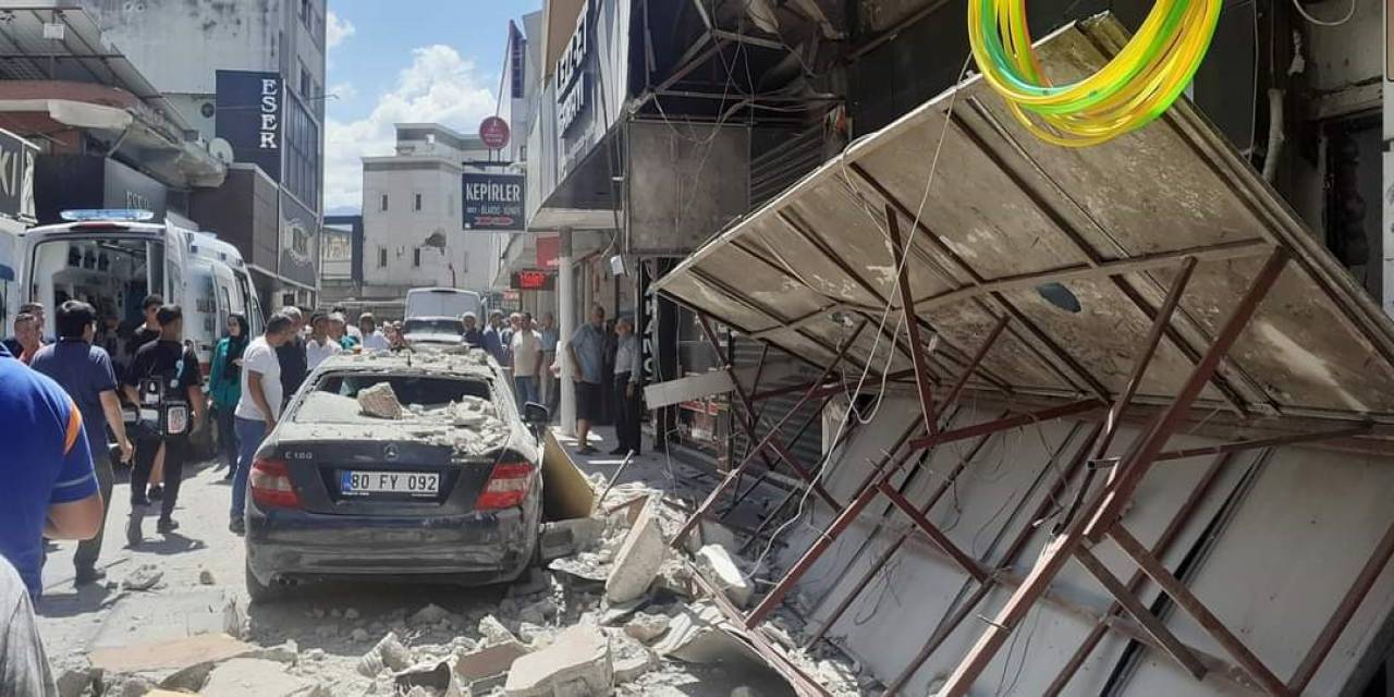 Deprem Bölgesi Osmaniye’de 4 Katlı Bina Çöktü, 3 Kişi Yaralandı