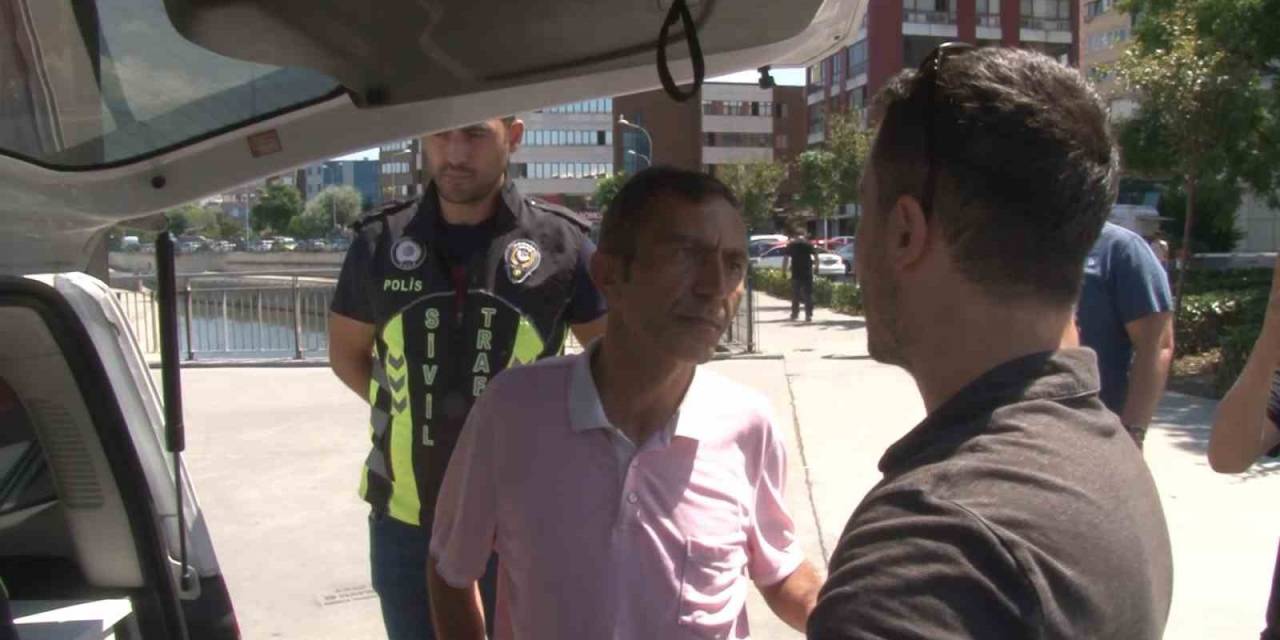 Kadıköy’de Ceza Yiyen Minibüs Şoföründen İlginç Tepki: ’mor Işıkta Geçtim’