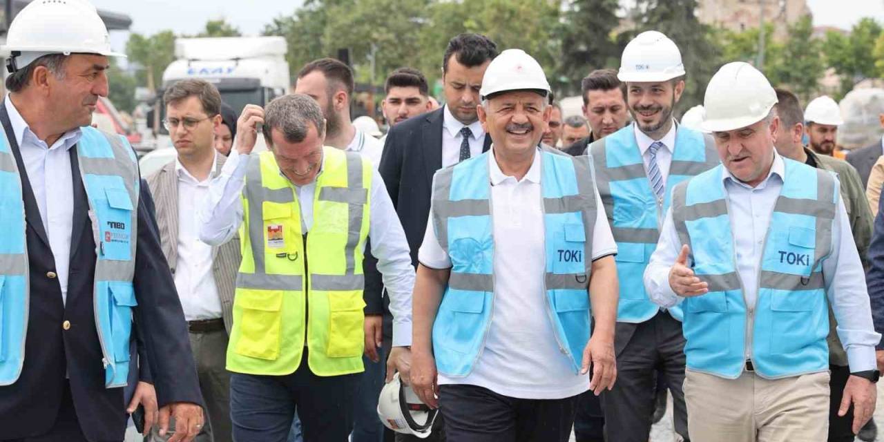 Bakanlar Özhaseki Ve Bak, Yapımı Süren Abdi İpekçi Spor Kompleksi’ni İnceledi